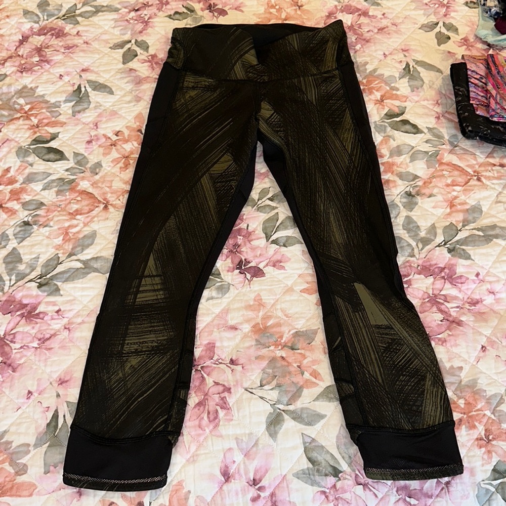 Size 6 Lululemon Crops